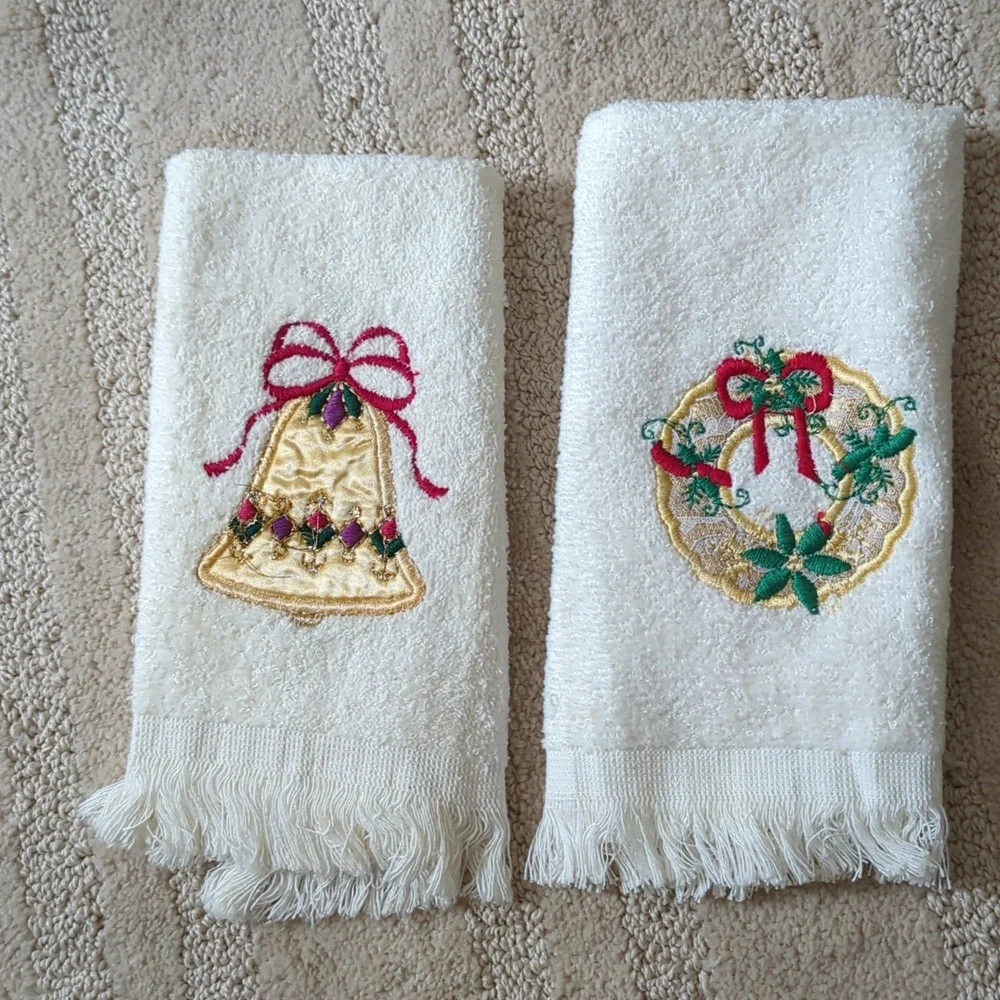 Embroidered Fingertip Holiday Hand Towels Set of 2